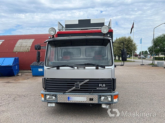 Foodtruck Volvo FL611 4X2 2 of 27
