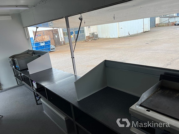 Foodtruck Volvo FL611 4X2 19 of 27