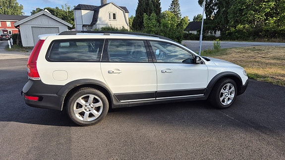 Volvo XC70 2 of 5
