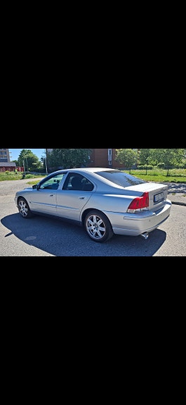 Volvo S60 2 of 4