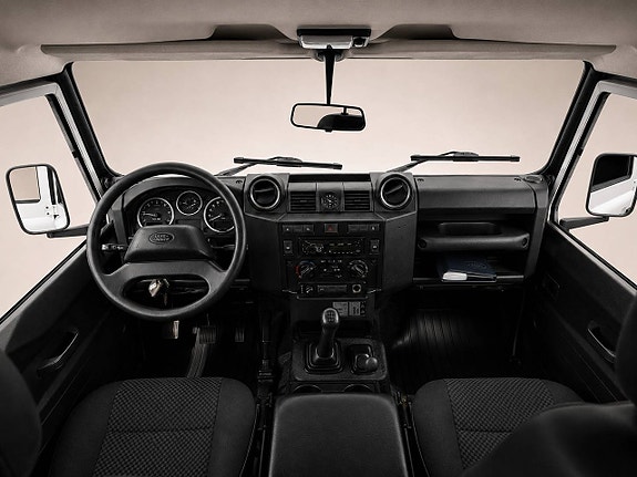 Land Rover Defender 110 10 of 12