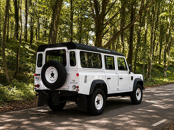 Land Rover Defender 110 3 of 12