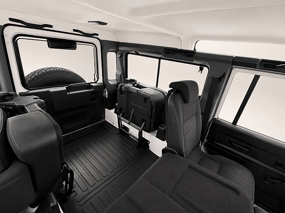 Land Rover Defender 110 12 of 12