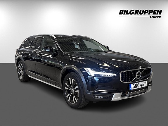 Volvo V90 Cross Country 3 of 5
