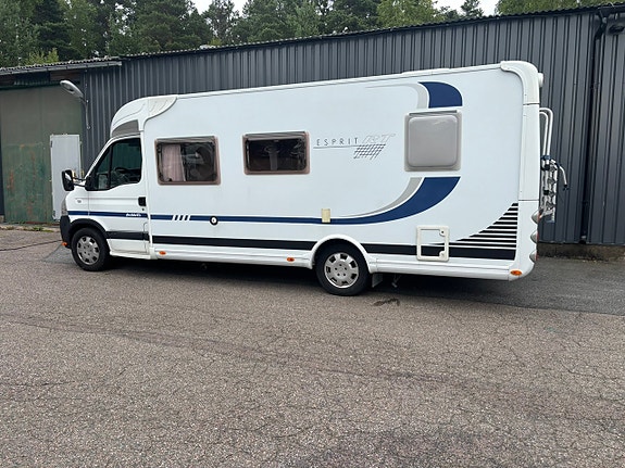 Dethleffs Esprit RT 6844 ALDE / 3500 Kg / Kamkedja 2 of 12
