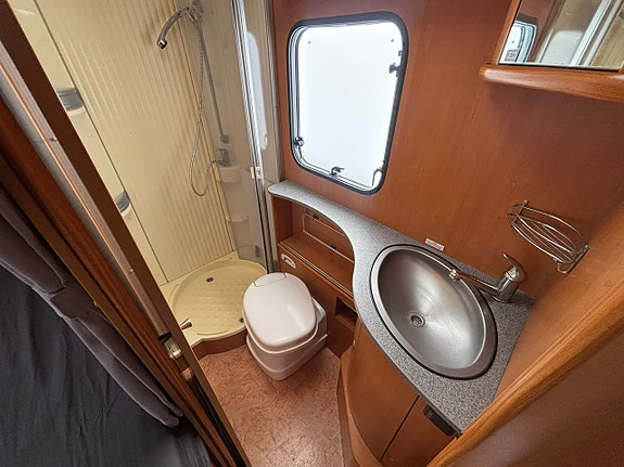 Dethleffs Esprit RT 6844 ALDE / 3500 Kg / Kamkedja 10 of 12