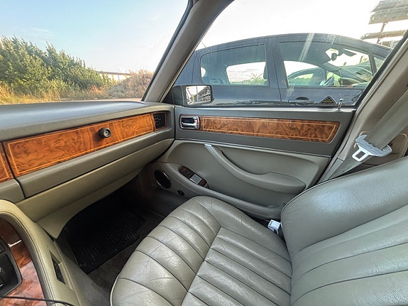 Jaguar Sovereign 30 of 30