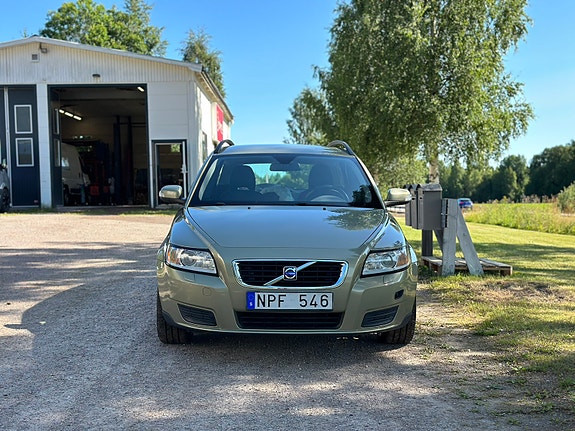 Volvo V50 2 of 5