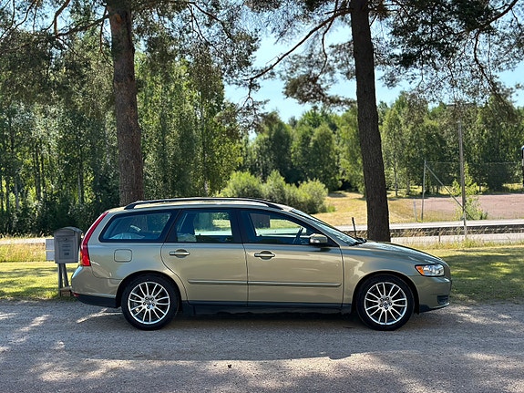 Volvo V50 3 of 5