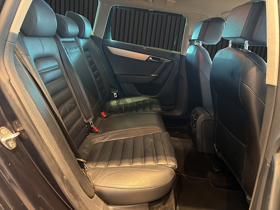 Volkswagen Passat Alltrack 13 of 18