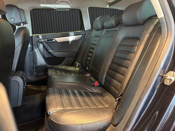 Volkswagen Passat Alltrack 14 of 18