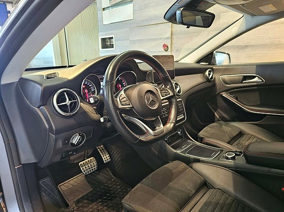 Mercedes-Benz CLA250 4 of 17