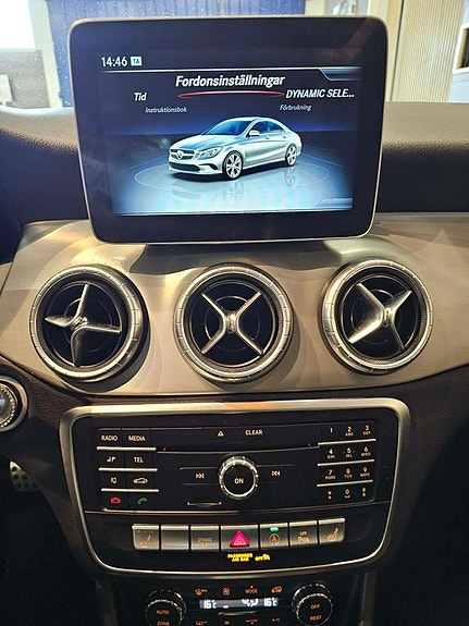 Mercedes-Benz CLA250 11 of 17