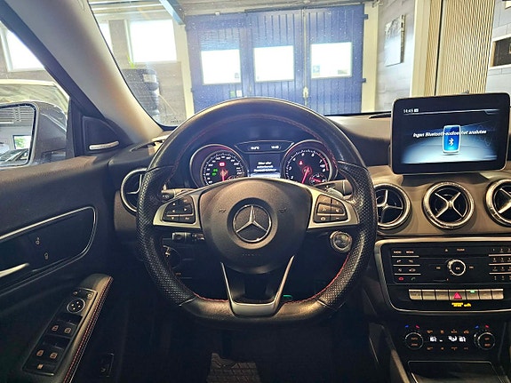 Mercedes-Benz CLA250 10 of 17