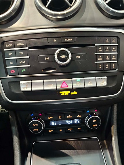 Mercedes-Benz CLA250 12 of 17