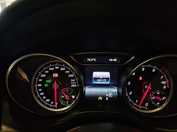 Mercedes-Benz CLA250 14 of 17