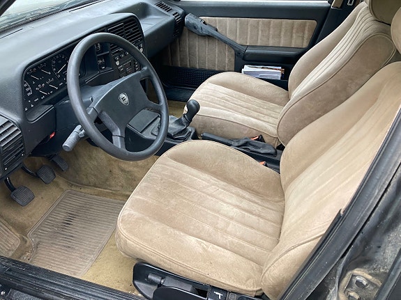 Lancia Thema 4 of 6