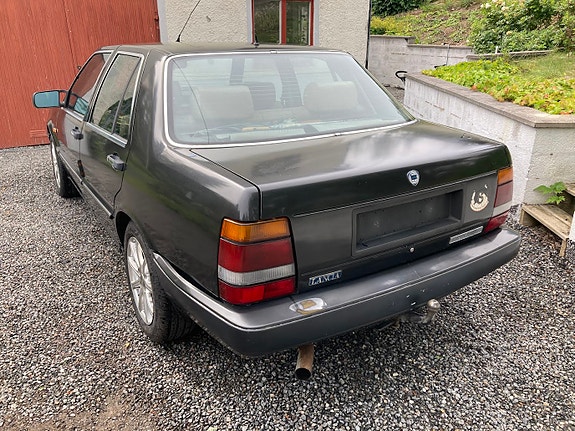 Lancia Thema 3 of 6