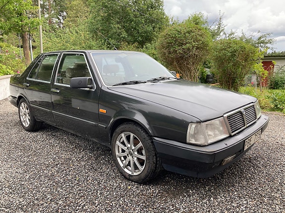 Lancia Thema 2 of 6
