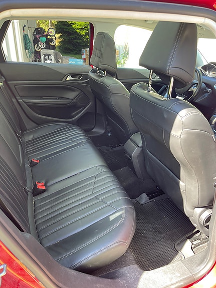 Peugeot 308 SW 7 of 9