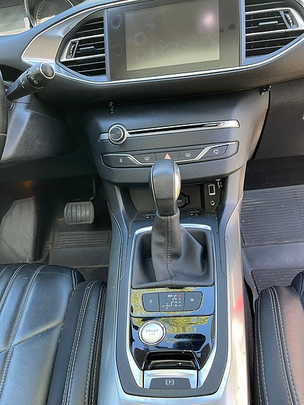 Peugeot 308 SW 8 of 9