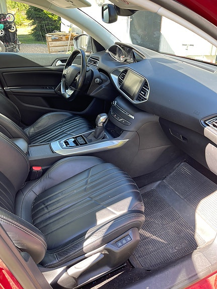 Peugeot 308 SW 5 of 9