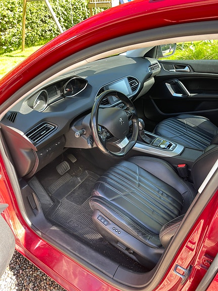 Peugeot 308 SW 4 of 9