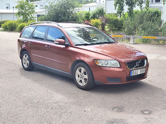 Volvo V50 2 of 5