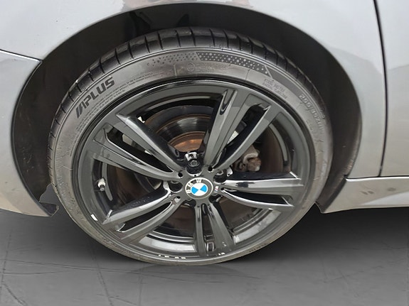 BMW 330e 30 of 30