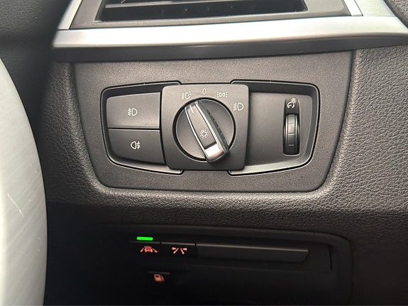 BMW 330e 15 of 30