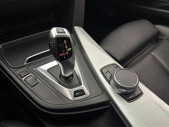 BMW 330e 25 of 30