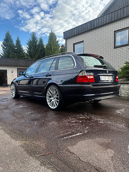 BMW 330i 4 of 7