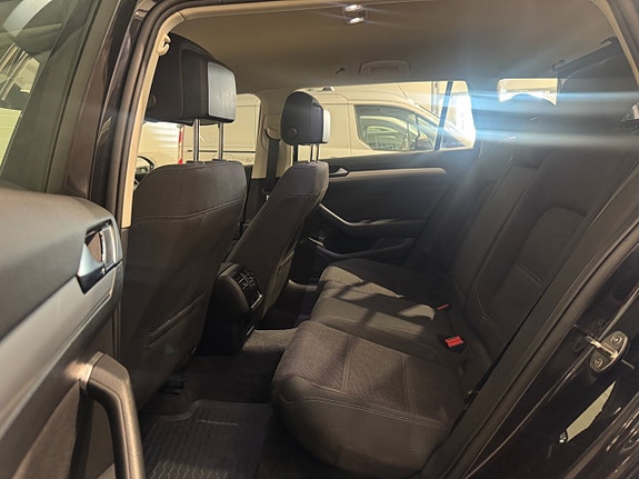 Volkswagen Passat 15 of 16