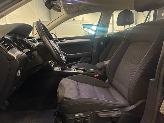 Volkswagen Passat 14 of 16