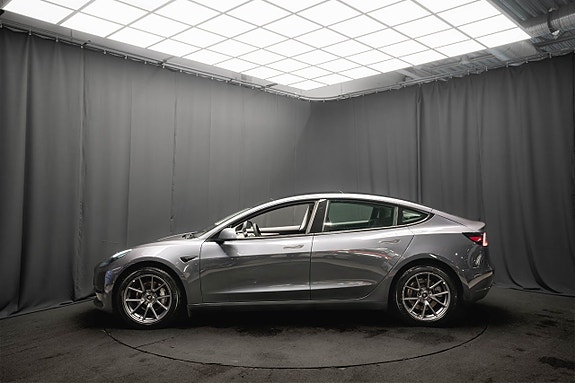 Tesla Model 3 10 of 24