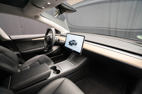 Tesla Model 3 18 of 24