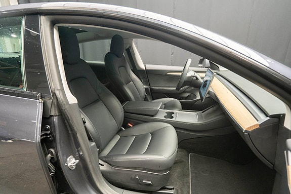 Tesla Model 3 19 of 24