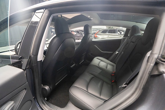 Tesla Model 3 20 of 24