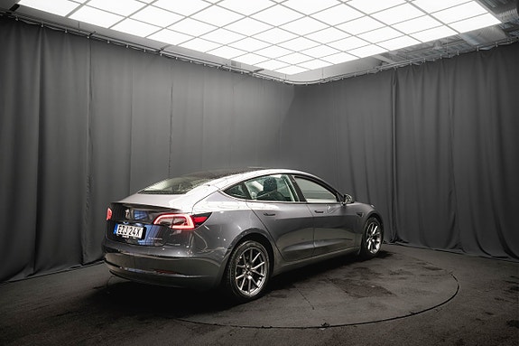 Tesla Model 3 7 of 24
