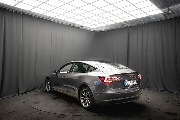 Tesla Model 3 9 of 24
