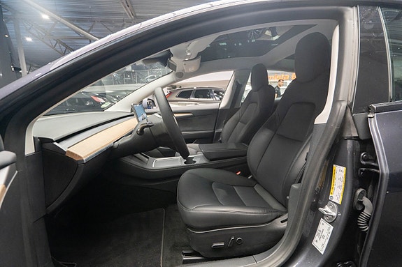 Tesla Model 3 17 of 24