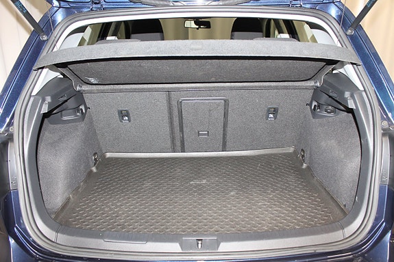 Volkswagen Golf VII 14 of 25