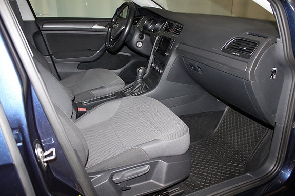 Volkswagen Golf VII 17 of 25