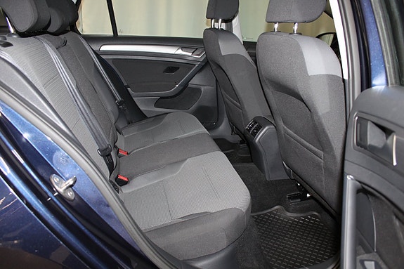 Volkswagen Golf VII 19 of 25