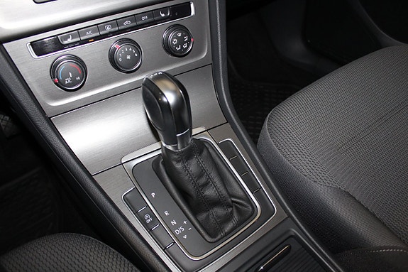 Volkswagen Golf VII 25 of 25