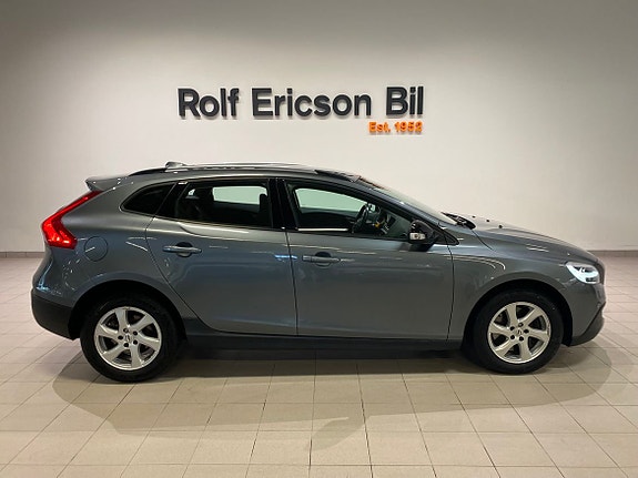 Volvo V40 Cross Country 3 of 5