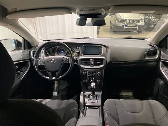 Volvo V40 Cross Country 2 of 5