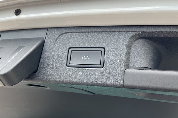Volkswagen Passat 14 of 18