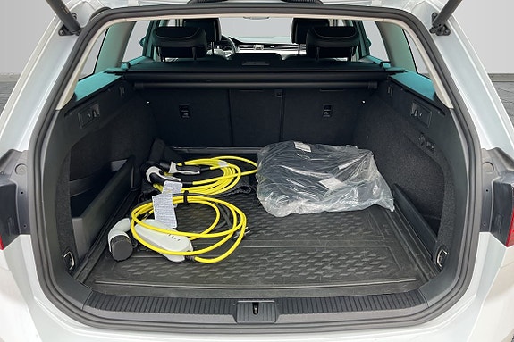 Volkswagen Passat 9 of 18