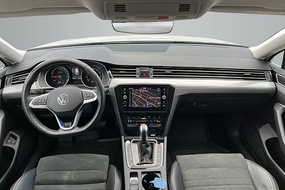 Volkswagen Passat 12 of 18